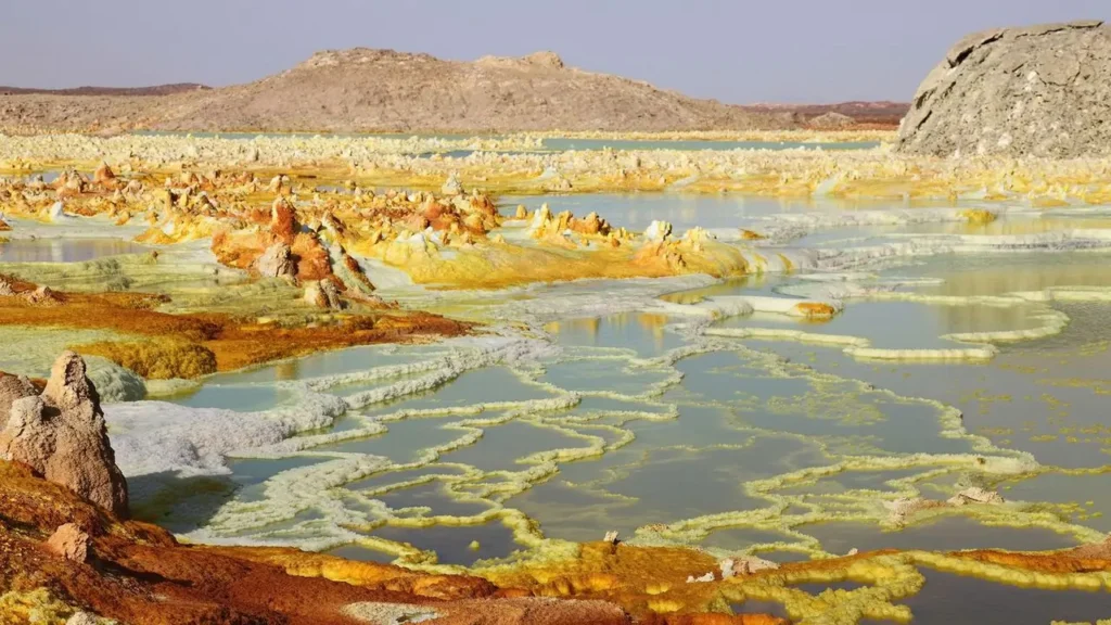 Acidic water (sulphur-containing）