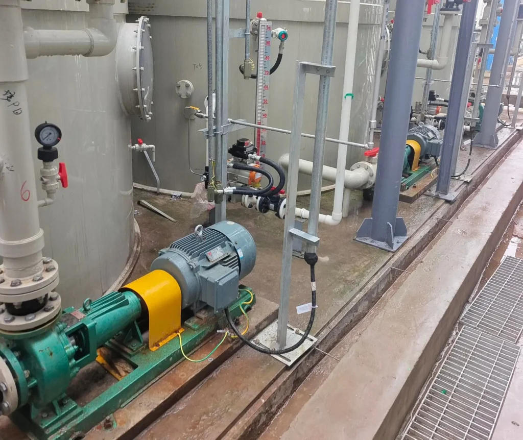 Fluoroplastic centrifugal pump